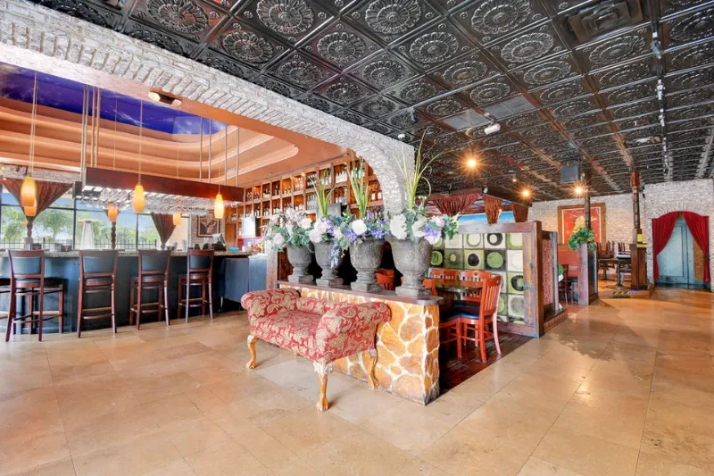 Joia: Fabulous Pizza, Martinis & Unforgettable Date Nights